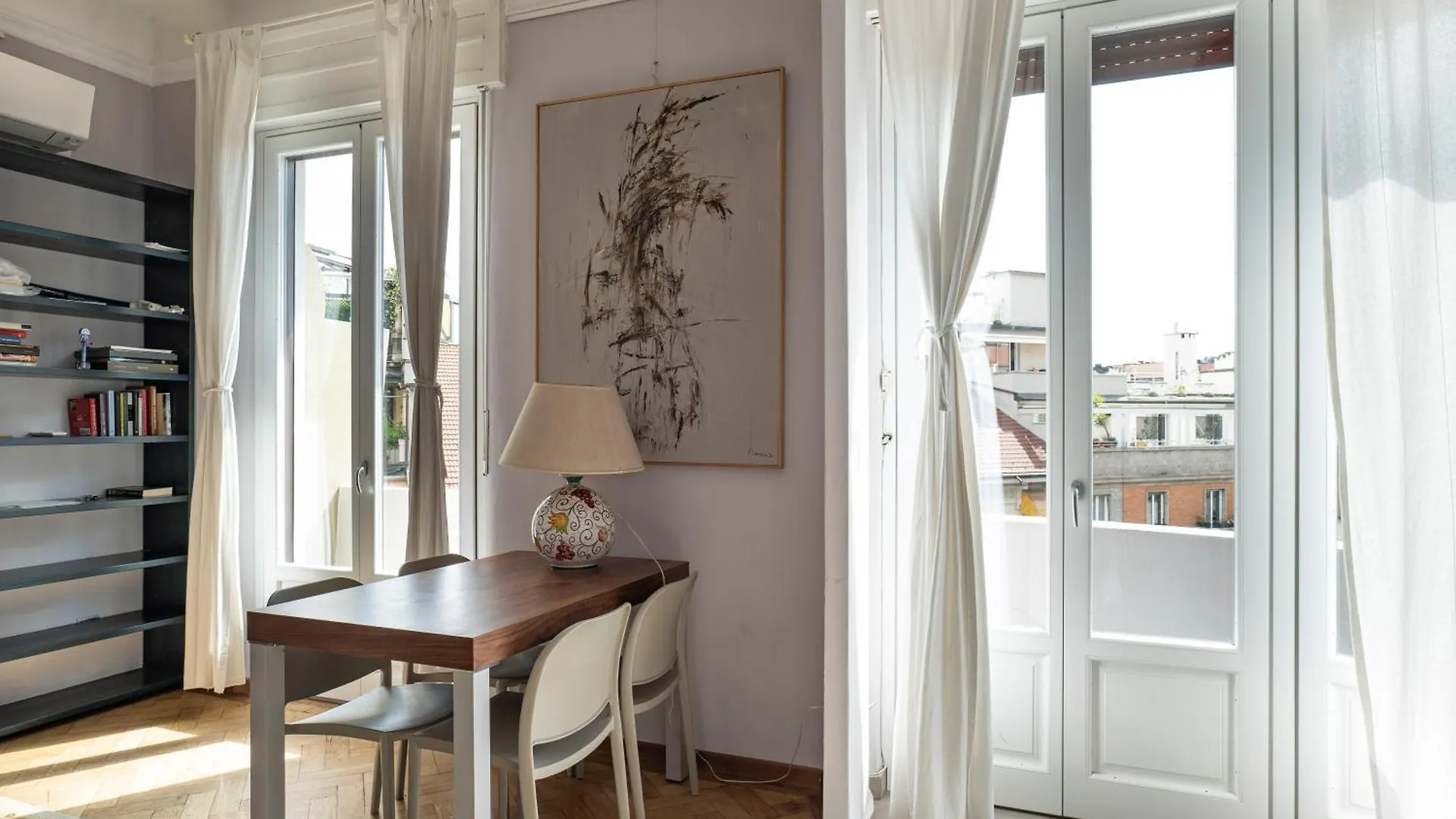 Appartement Bright House City Center On Subway Lines 1,2 &3 Milaan