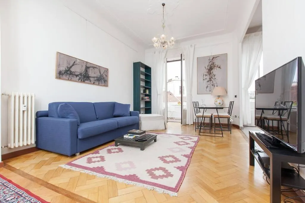 Apartment Bright House City Center On Subway Lines 1,2 &3 Milan Italy